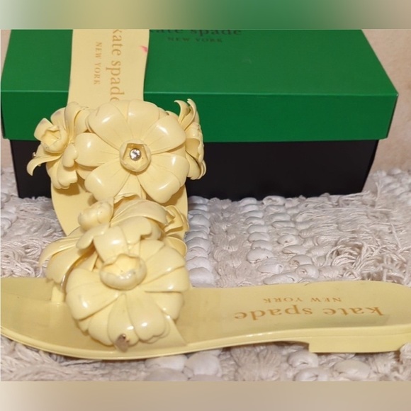 Kate Spade NY Jaylee Floral Crystal Stud Suns Out Yellow Jelly Sandals size 7 - Picture 9 of 10